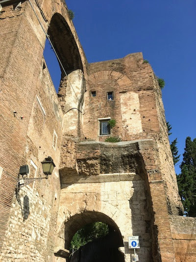 Arco di Dolabella - particolare