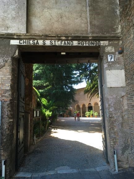 Celio Ingresso della Basilica di Santo Stefano Rotondo