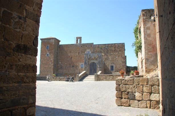 Il borgo fantasma, castello Orsini