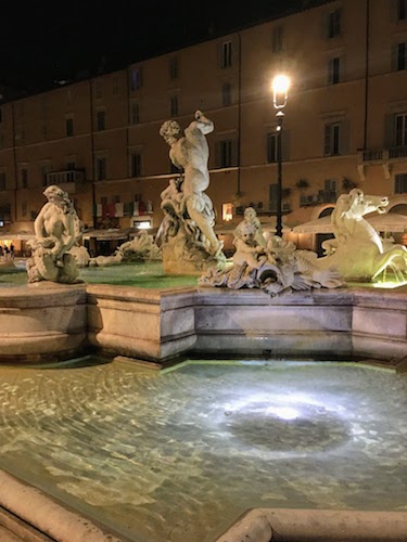 fontane di Roma piazza Navona Nettuno vasca bassa