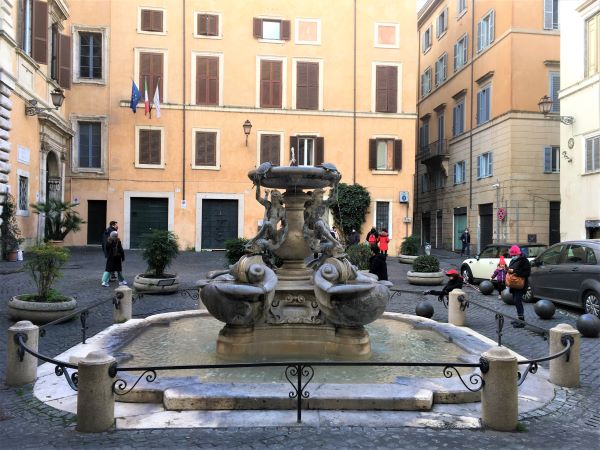 Ghetto di Roma, fontana delle tartarughe a piazza Mattei