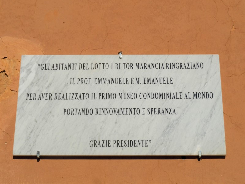 Murales di Tor Marancia, targa di ringraziamento al Prof. Emmanuele Emanuele