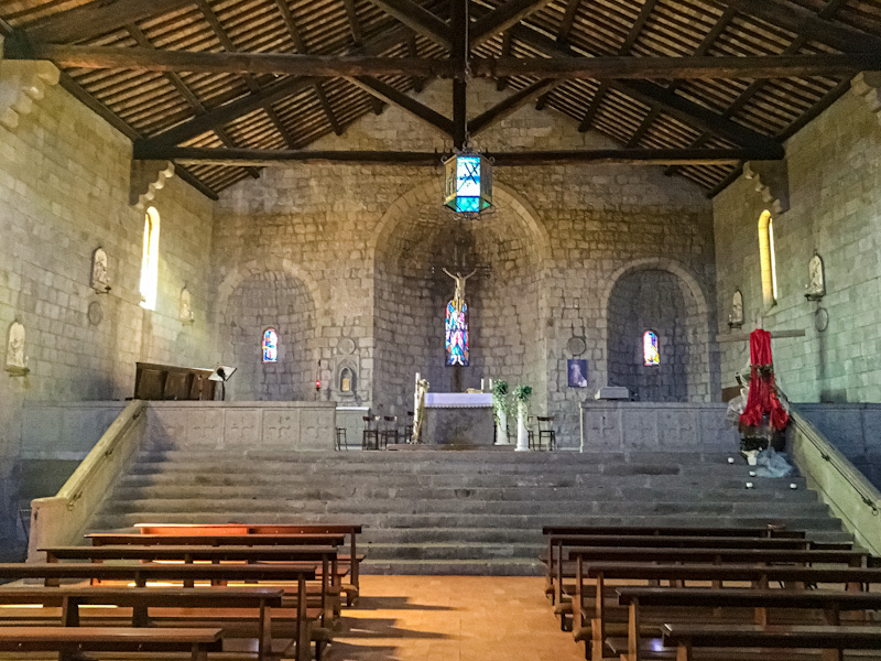 Viterbo medievale, chiesa di Sant'Andrea, interno.
