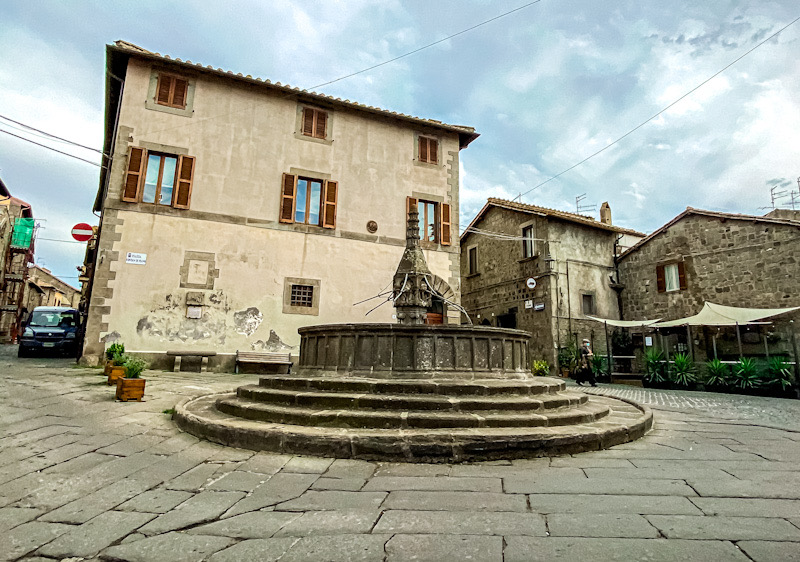 Viterbo medievale, fontana del Piano a Pianoscarano.