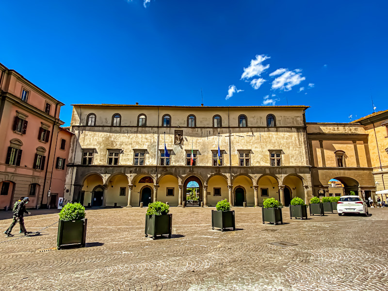 Viterbo medievale, palazzo dei Priori.