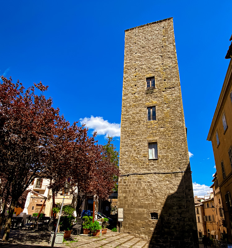 Viterbo medievale, torre del Borgognone.