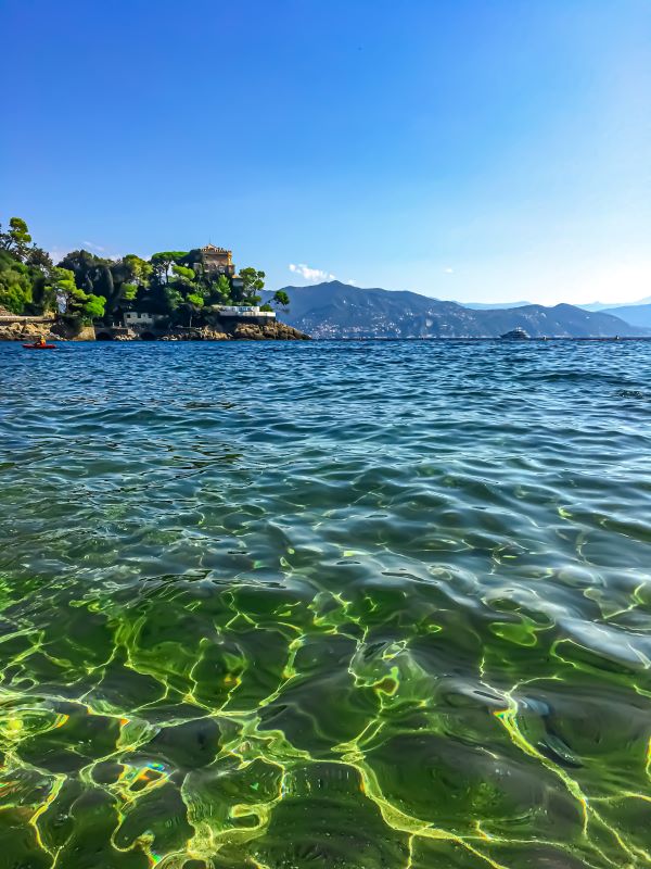 5 spiagge libere a Rapallo la baia di Paraggi