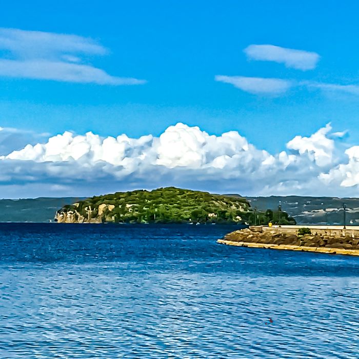 Marta l'Isola Martana vista dal Lungolago