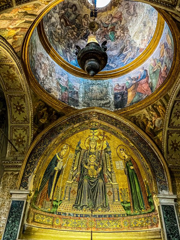 Napoli mosaico della cappella della Madonna del principio nella Basilica di Santa Restituta al Duomo