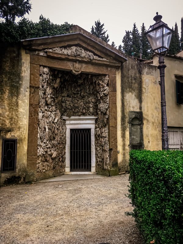 Giardino di Boboli la facciata della Grotticina di Madama