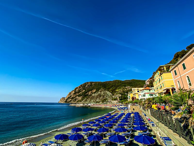 Una giornata alle Cinque Terre la spiaggia di Fegina a Monterosso 