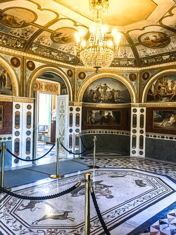 Villa Torlonia la Sala di Bacco al piano nobile del Casino Nobile