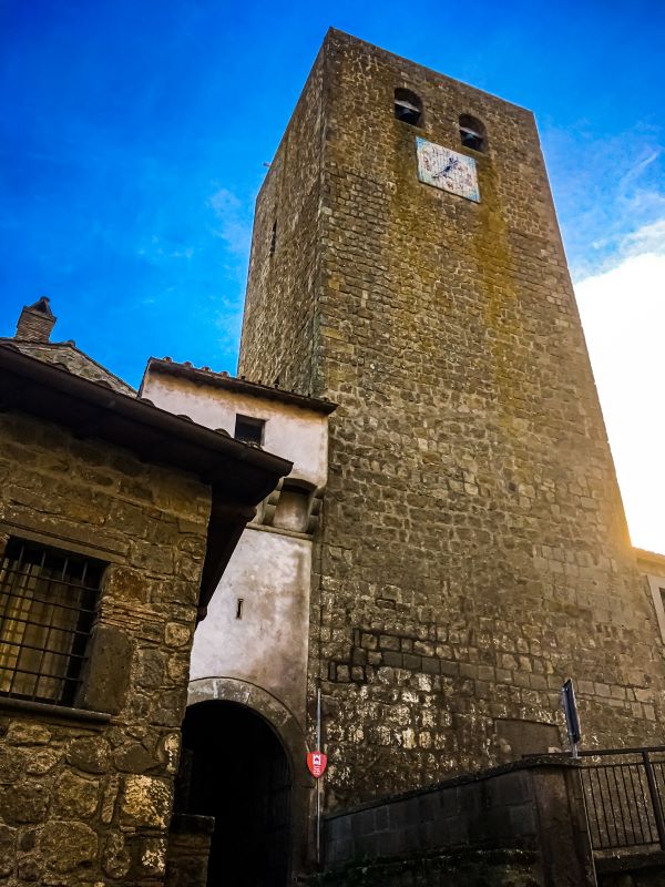 Bassano in Teverina ingresso al borgo e la Torre Celata