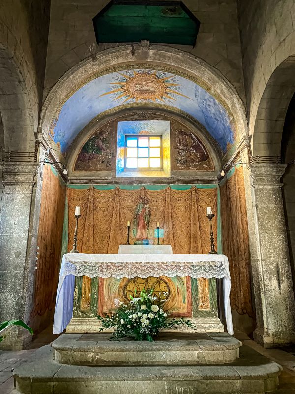 Bassano in Teverina l'altare nella chiesa di Santa Maria dei Lumi