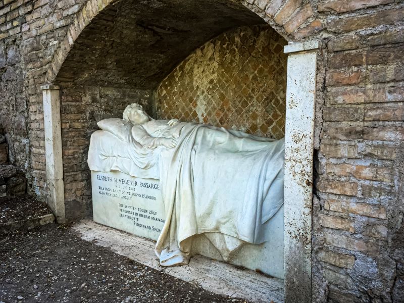 Cimitero Acattolico monumento funebre di Elsbeth Wegener Passarge