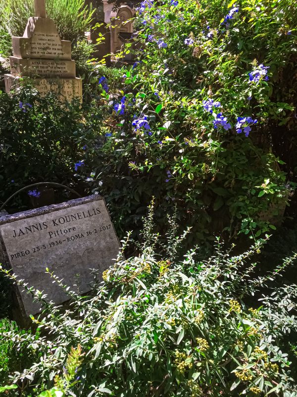 Cimitero Acattolico tomba di Jannis Kounellis