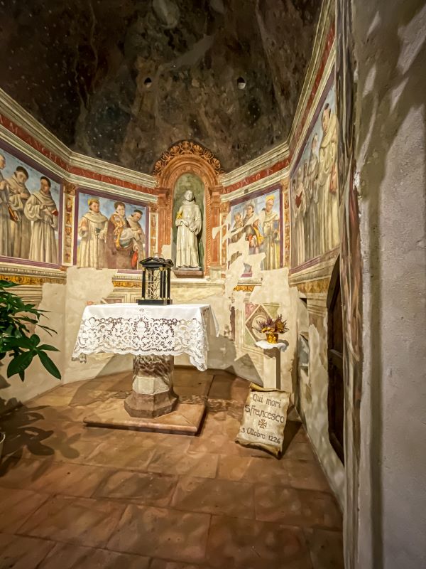 Assisi la Cappella del Transito nella Basilica di santa Maria degli Angeli