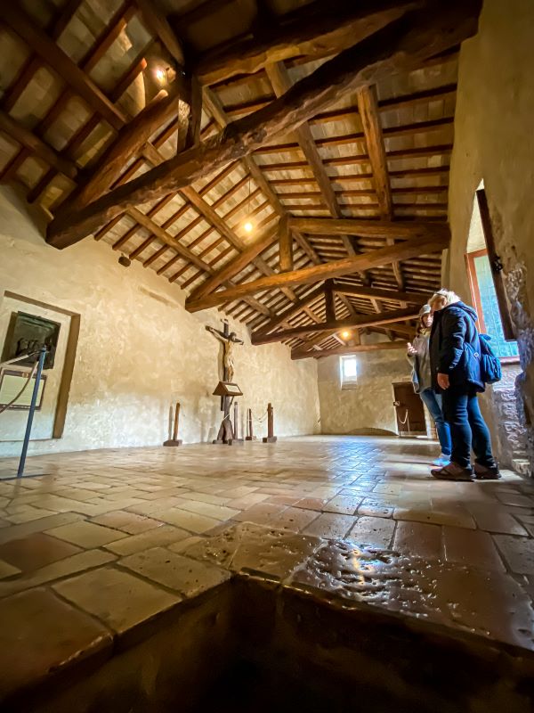 Assisi il dormitorio di santa Chiara e delle consorelle nella chiesa di san Damiano