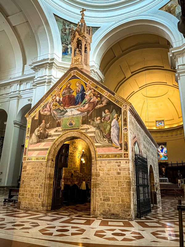 Assisi la Porziuncola all'interno della Basilica di santa Maria degli Angeli